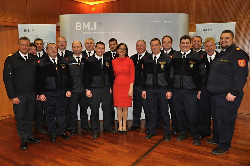 © ÖBFV - Pamela Hniliczka | Im Bild: Harald Blei, Franz Blei sen., Jürgen Blei und Gerhard Quehenberger (FF Kautzen) Franz Eggenhofer jun., Kurt Goldnagl, Manfred Fuchs, Andreas Haidl, Andreas Meller, Martin Wagner, Martin Schandl, Harald Tuna und Peter Zach (FF Dobersberg), Michael Litschauer (FF Gr. Siegharts-Stadt) Werner Kronsteiner (FF Ludweis)